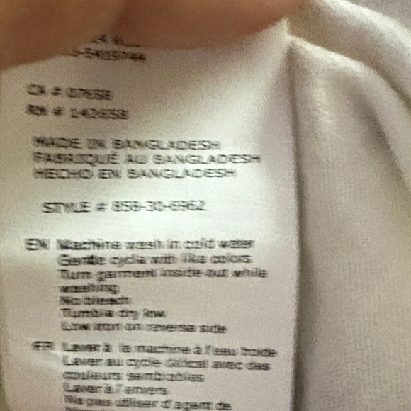 Urban Heritage Cream Graphic Tee with Iconic sports fan Print, size small - Picture 3 of 6